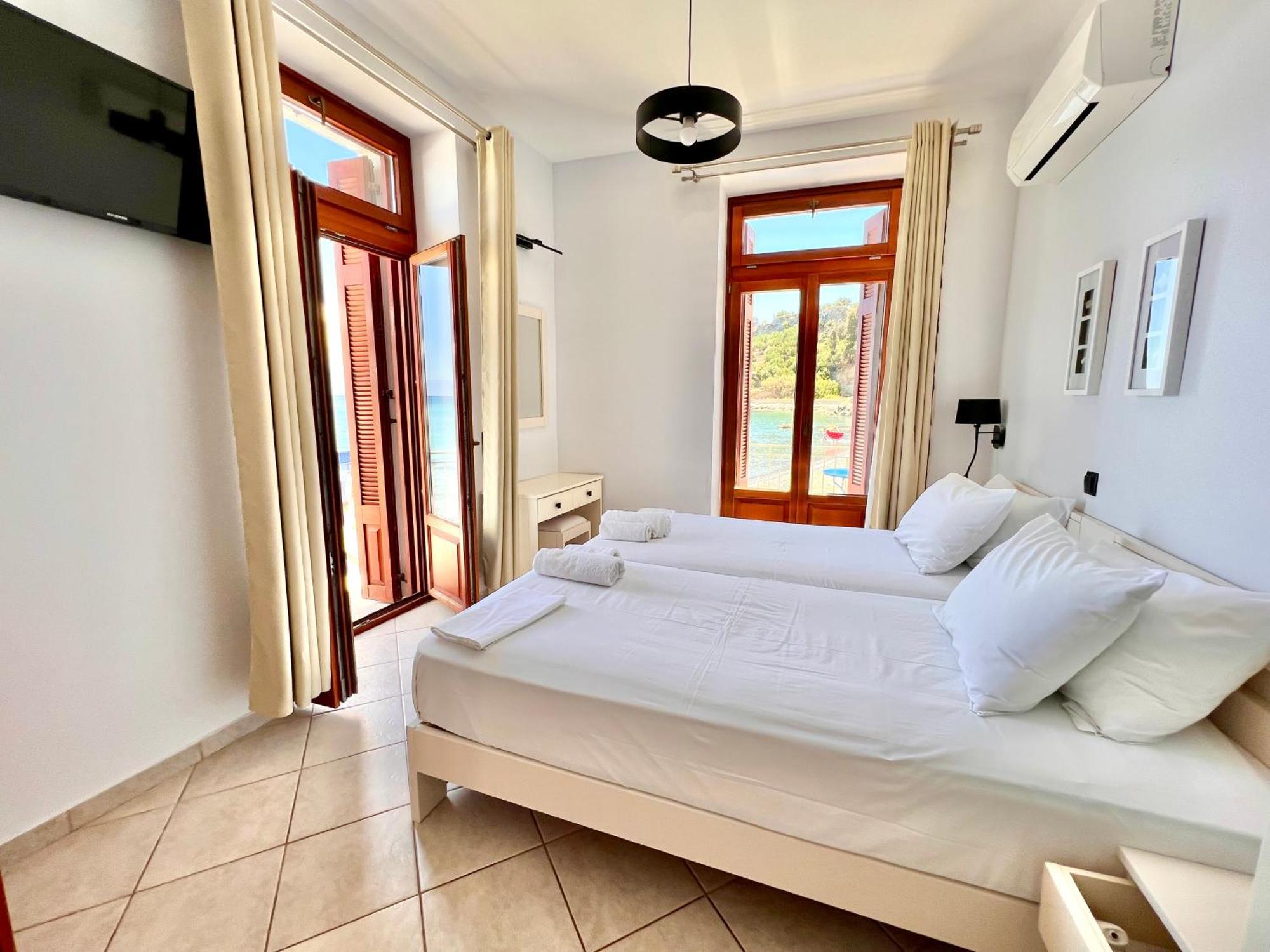 Xenios Zeus Rooms Koróni Esterno foto